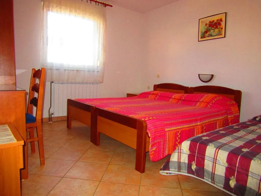 Apartment In Pula With Terrace, Air Conditioning, Wifi, Washing Machine 633-1 0*,  Croatie