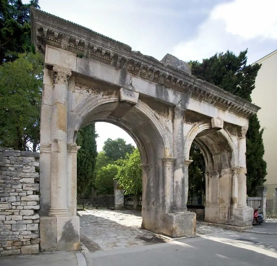 Apartment In Pula With Terrace, Air Conditioning, Wifi, Washing Machine 633-1 0*,