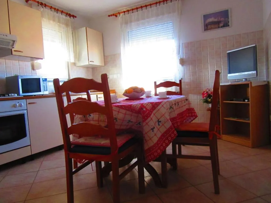 Apartment In Pula With Terrace, Air Conditioning, Wifi, Washing Machine 633-1 كرواتيا